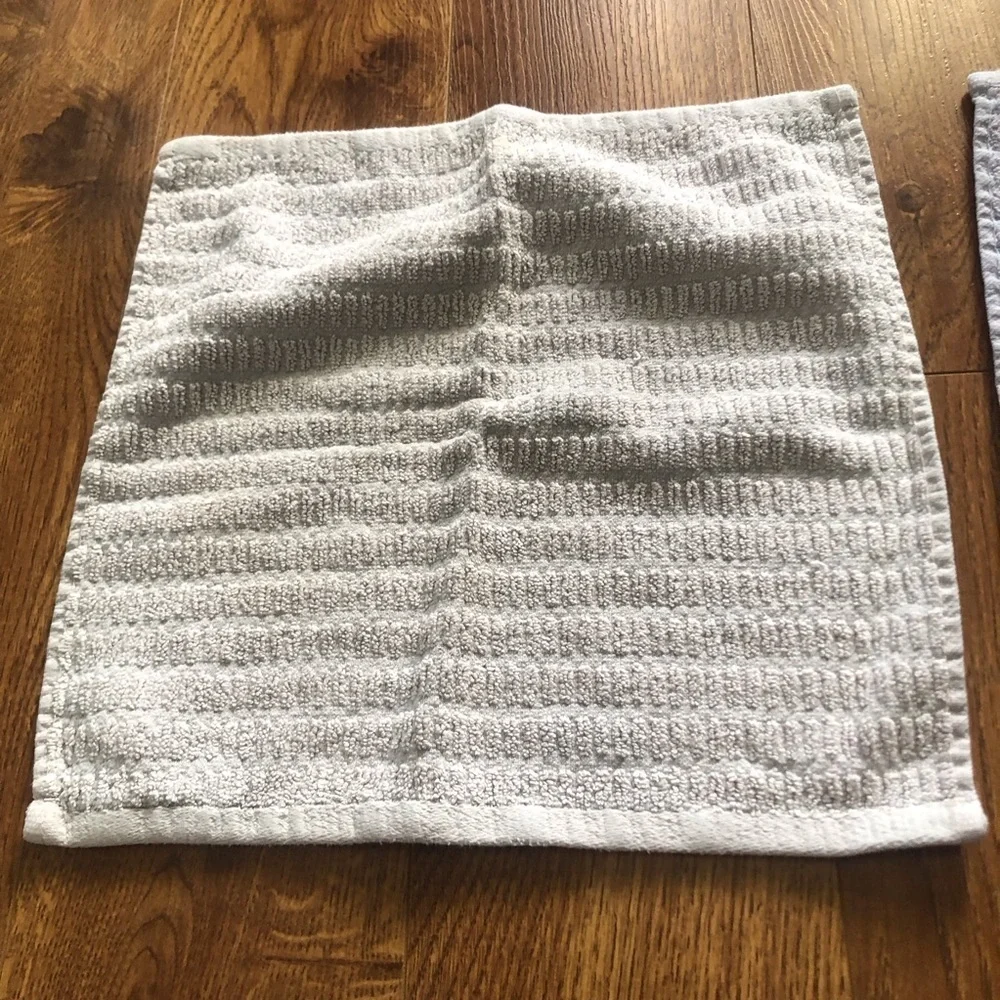 Set of 2 textured washcloths